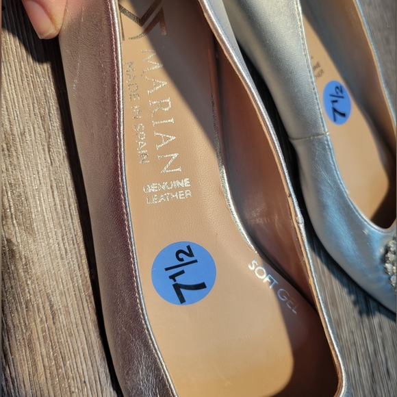 Marian NWOT Silver Flats with Embellished Design size 7.5 - Picture 2 of 7